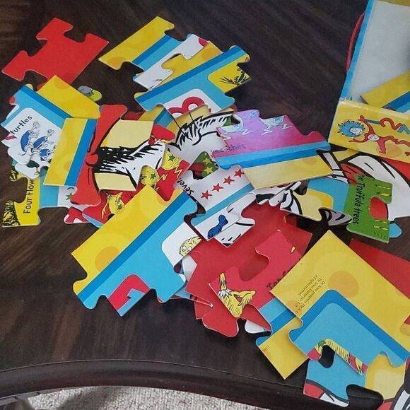 DR SUESS COLLECTIBLE FLOOR PUZZLE - Picture 6 of 6
